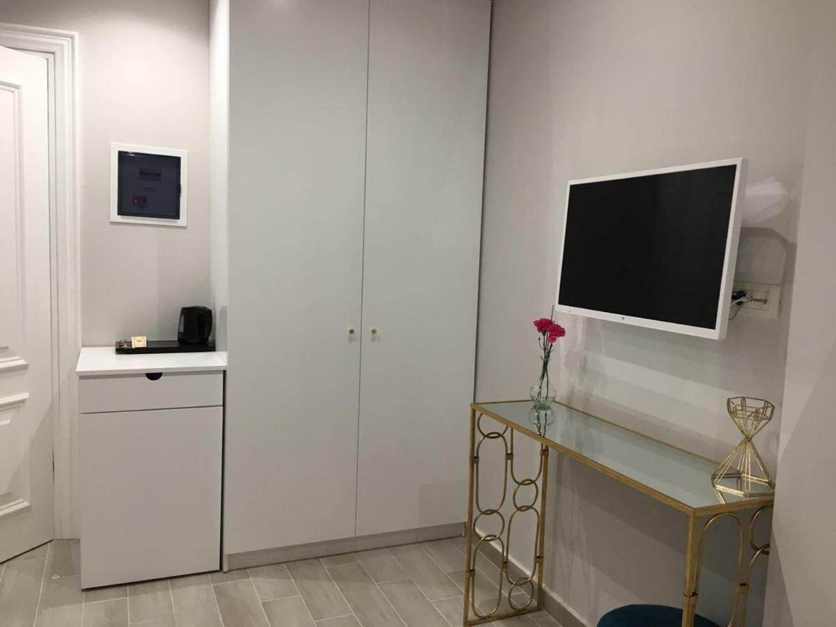 Onira Luxury Rooms Sarande Bagian luar foto