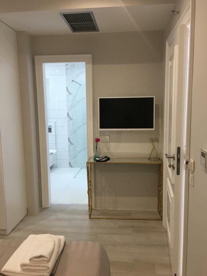 Onira Luxury Rooms Sarande Bagian luar foto