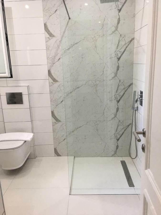 Onira Luxury Rooms Sarande Bagian luar foto