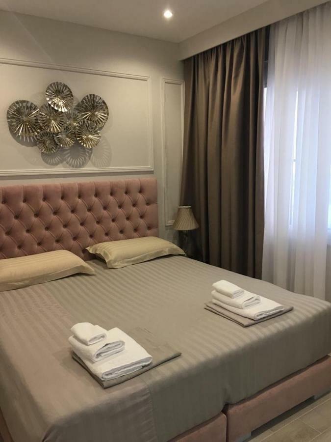 Onira Luxury Rooms Sarande Bagian luar foto